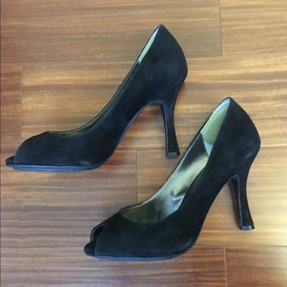 Me Too Suede Janella Peep Toe Heel - Picture 4 of 7